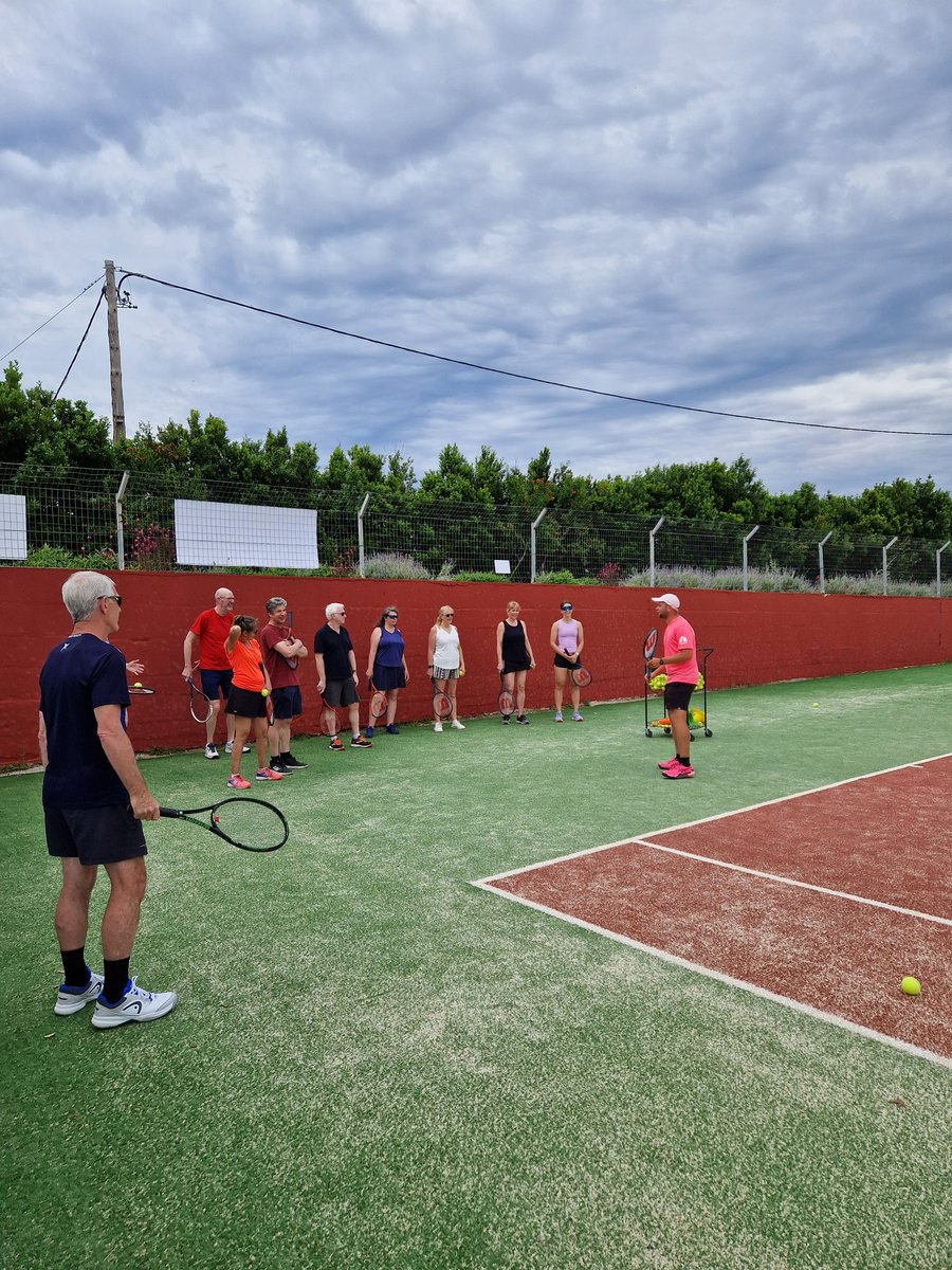 Serve and volley today in Messini! Harry here giving our blue group some tips to help improve their throw-ups and get those serves firing on all cylinders!

<a href="/neilsonholidays/">Neilson Active Holidays</a> #goodenergy #tennis