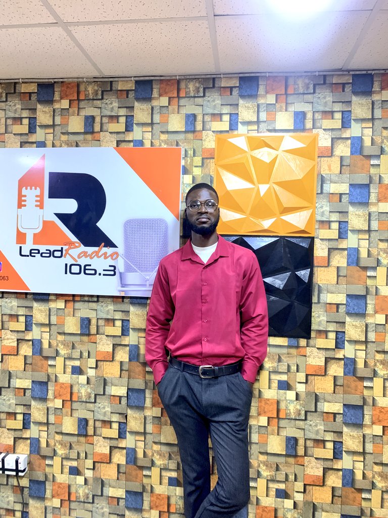 Decided to play dress up to work today.
The last frame is my mood right now.
Join me and @funmi_crown on #TheZone every weekday from 1pm - 4pm on @leadradio1063 .
Tune in for the best mid-day show on 📻 in IB city!!!
By the way, Arsenal WILL NOT win the #PremierLeague . 🙂🙂🎙🎙