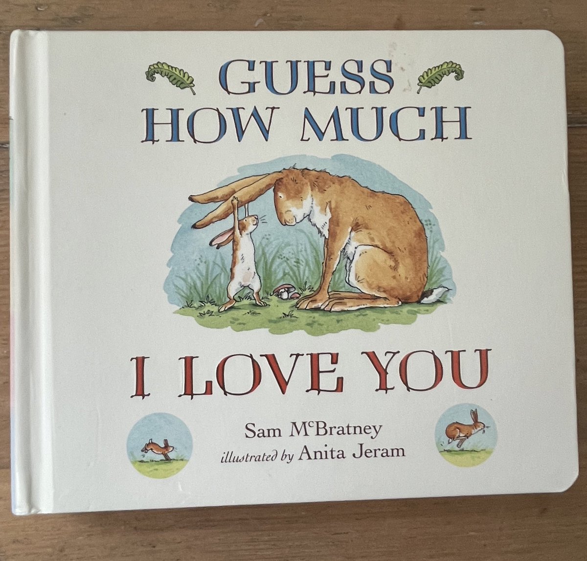 This evening’s recommended read is ‘Guess how much I love you’. This timeless classic written by Sam McBratney is a beautiful bedtime story to share with the ones you love most. ❤️📔 #readingforpleasure #reading #shareastorytogether #bedtimestories @SchoolReading
