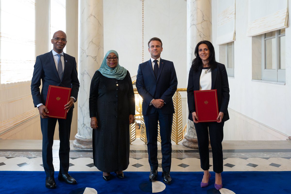 CZacharopoulou's tweet photo. President @EmmanuelMacron and I were delighted to host you in France, dear Madam President @SuluhuSamia and dear Minister @JMakamba.

You have been most welcome @elysee and @francediplo.

Our long-lasting #friendship turns into a growing #partnership! https://t.co/91QFMYEGgH