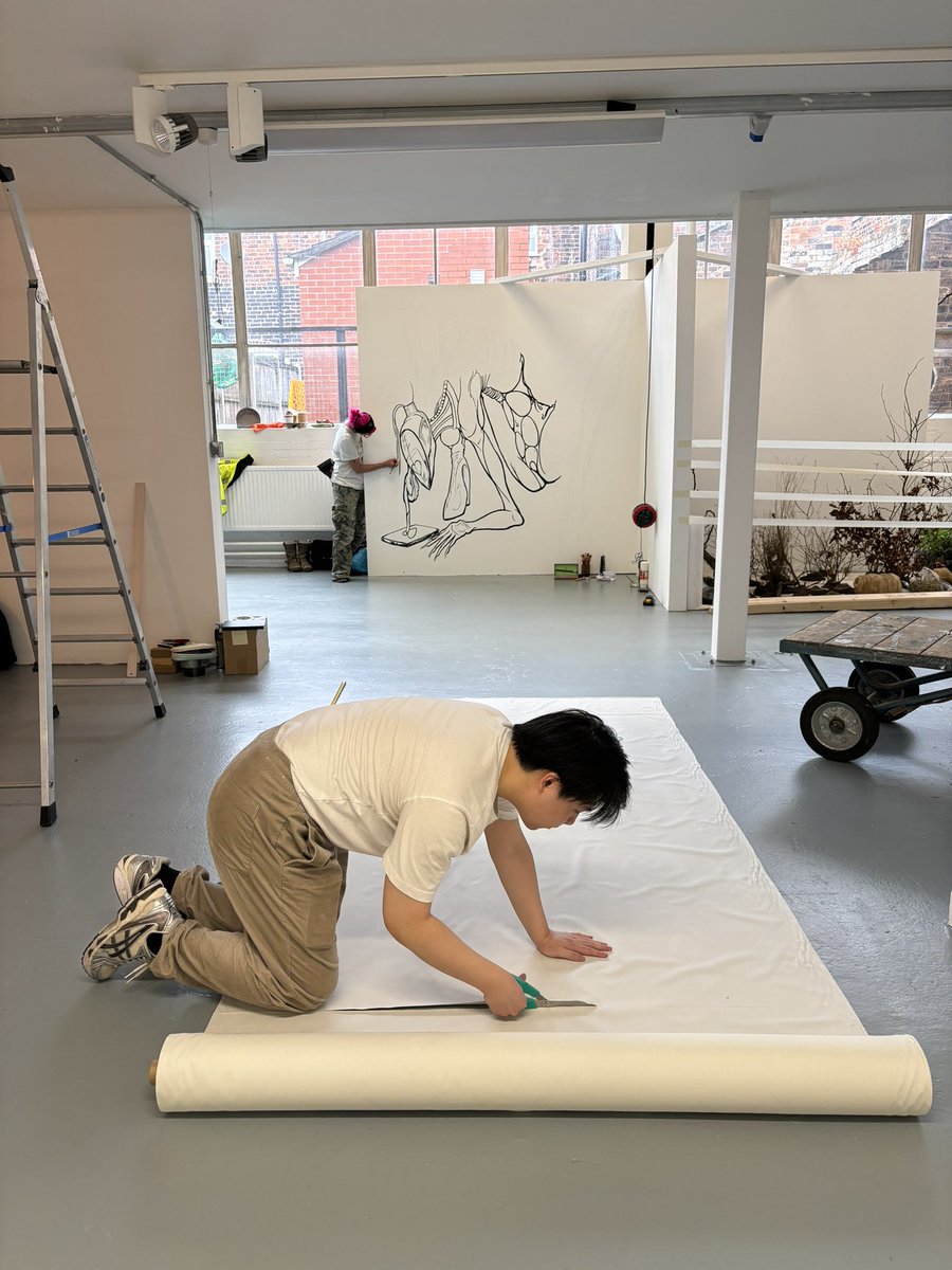 Day 2 of install & lots of progress made - also great to have a visit from Sanjhevi from @ELIAartschools with @Carola_Boehm - great to hear about the opportunities for staff & students to build global collaborations via the ELIA network. @staffsuni_dta @StaffsUni #degreeshow2024