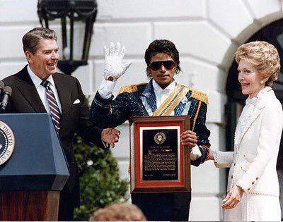 May14,1985 #MichaelJackson receives a humanitarian award from President Ronald Reagan at the White House