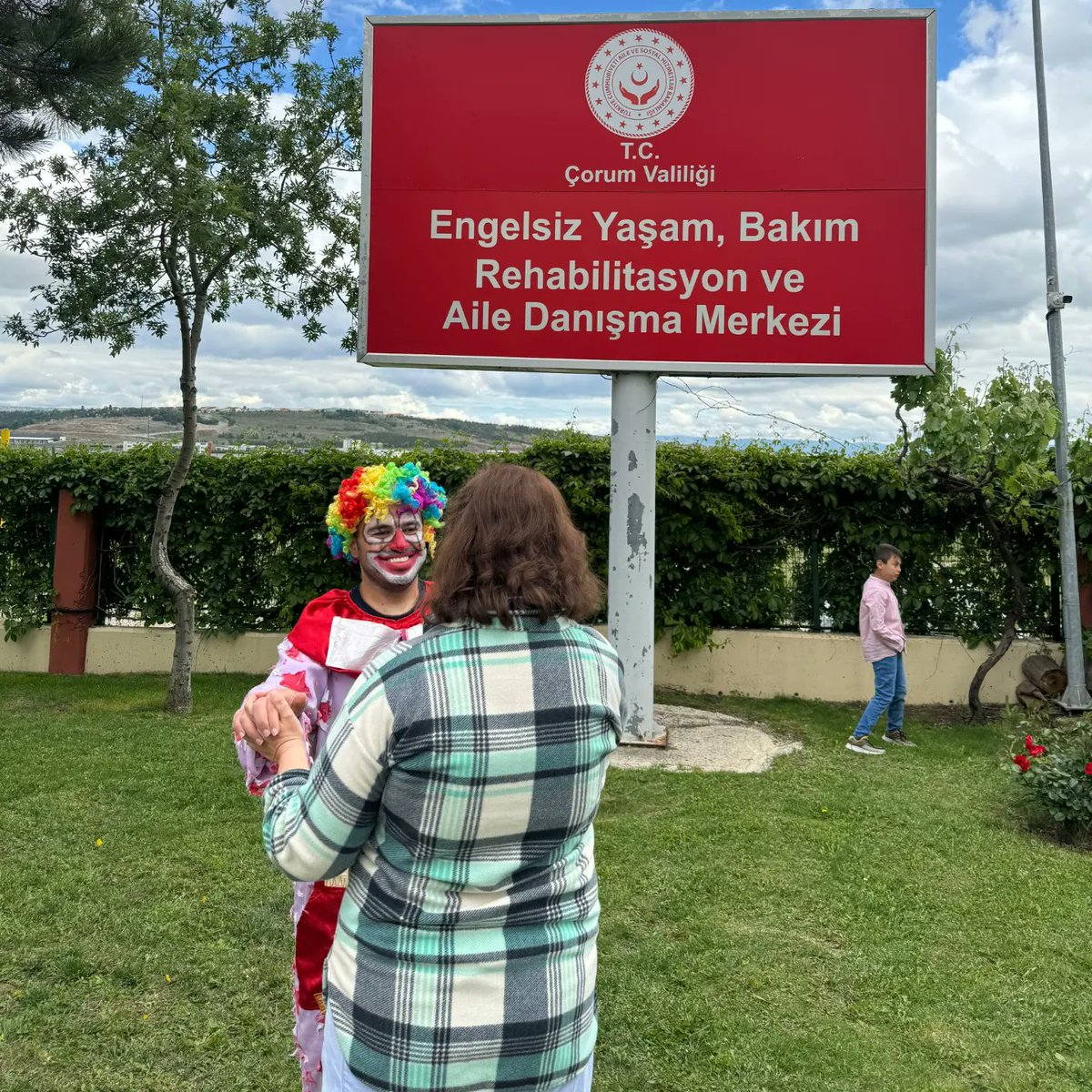 Bu gün 10-16 Mayıs Engelliler Haftası vesilesiyle gönüllü arkadaşlarımız ile birlikte Çorum Engelsiz Yaşam, Bakım Rehabilitasyon ve Aile Danışma Merkezi'ne gittik. 🥰🌸

#engellilerHaftasi 
#DaimaHazır