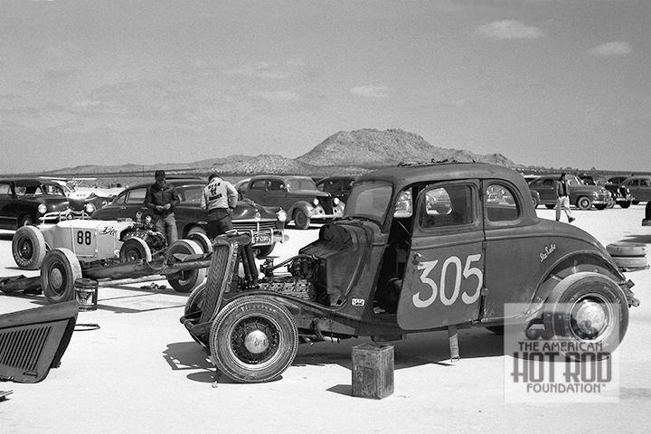 PHOTO OF THE DAY 𝚃𝚞𝚎𝚜𝚍𝚊𝚢, 𝙼𝚊𝚢 𝟷𝟺, 𝟸𝟶𝟸𝟺 Up front is the number 305 Class B Coupe run by the Gear Grinders team of Lindsley & Lesage The car was timed at 118.890 mph and took first in class. (HRC_009) Read more: ahrf.com/historical-lib…