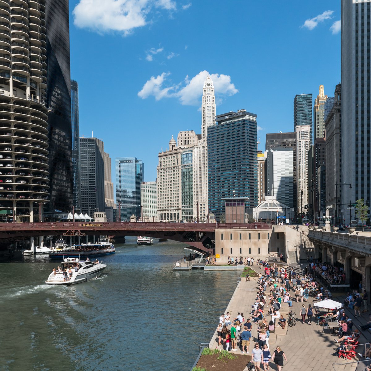 The Chicago Riverwalk is a super cool spot to hang out by the river and enjoy the city architecture as boats and kayaks float by. And the best part…Riverwalk access is literally steps from our front door. #ItStartsHere