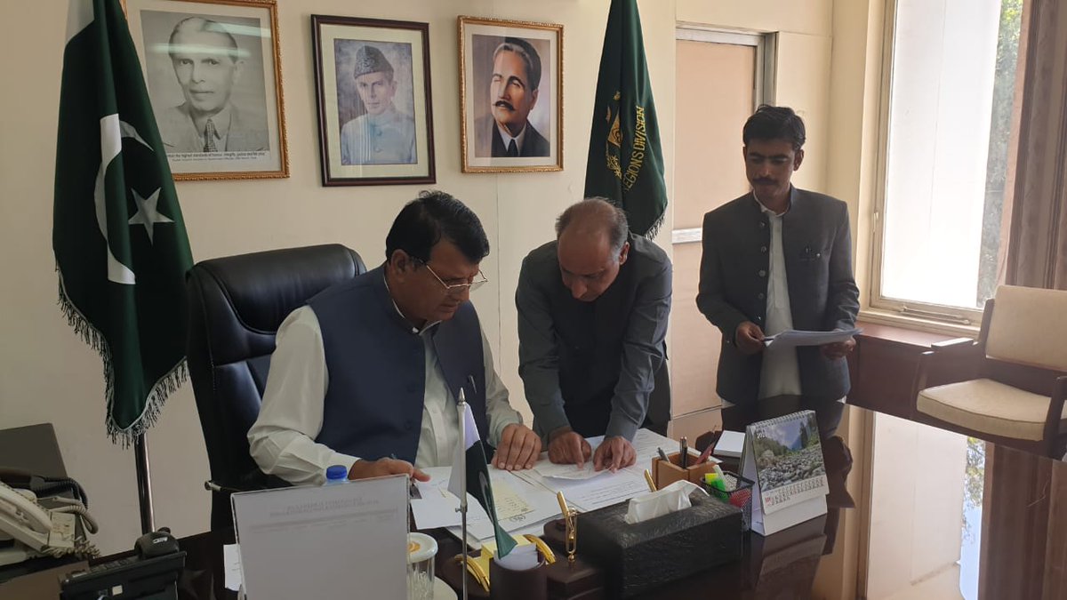 AsadullahPmln's tweet photo. آسلام آباد 
پاکستان مسلم لیگ ن وفاقی وزیر امورِ کشمیر و گلگت بلتستان اور سیفران انجینئرامیرمقام کے ساتھ ملاقات ۔
@AmirMuqamAM @MaryamNSharif https://t.co/su7sQndHNL