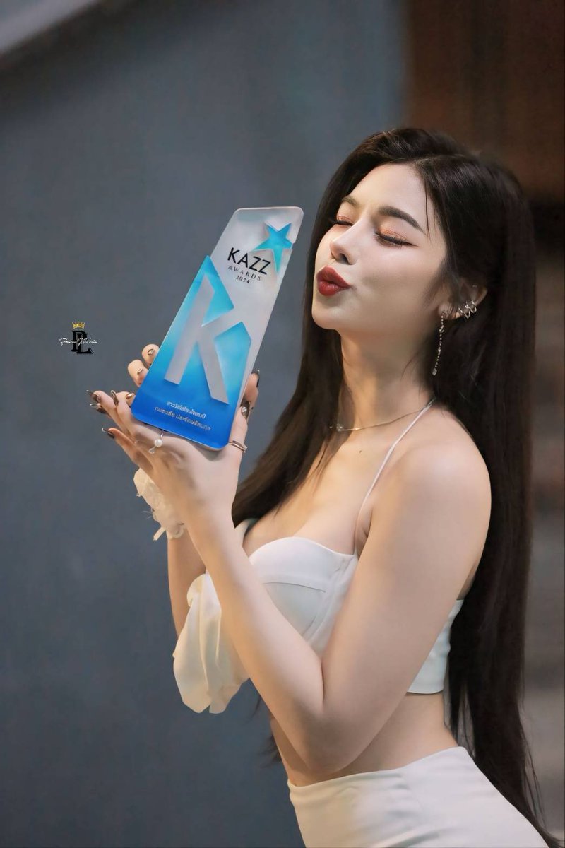 Pailiuuur18's tweet photo. PAILIU SAWWAISAI 2024
ขอบคุณ KAZZ Awards 2024 ที่ให้ไผ่หลิวได้เข้าร่วมในครั้งนี้ ขอบคุณแฟนคลับทุกคนที่ทำให้ไผ่หลิวได้รับรางวัลนี้มาาา I love you na my lyzhuuuu 🥺🫶🏻🫶🏻 
#KAZZAWARDS2024 
#PAILIU https://t.co/XiSUwNPLMf
