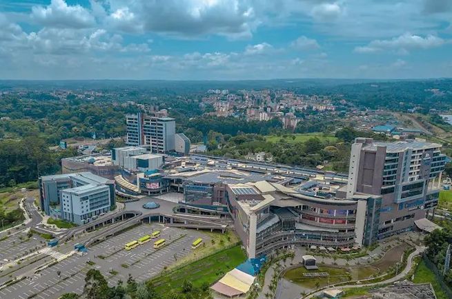 Two Rivers Mall in Kenya 🇰🇪 It's the largest shopping Centre in East Africa. It has over 200 stores, multiple eateries and an amusement park.