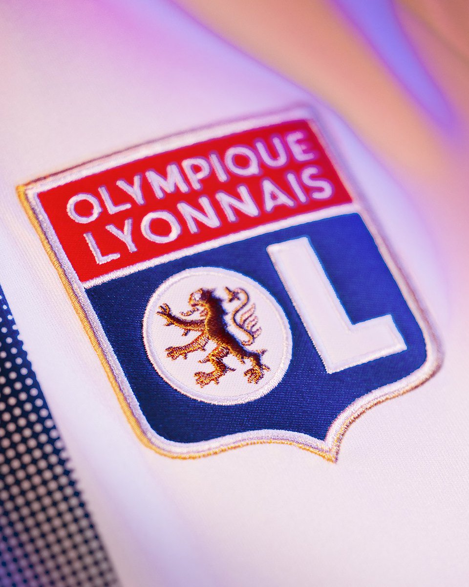 🚨 OFFICIEL ! L'OL dévoilera son nouveau maillot demain à 10h ! 👕❤️💙 📸 @OL