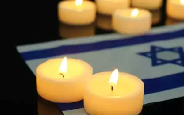 Israel remembers its fallen, victims of terror 
#Israel #wars #fallensoldiers #VictimsOfTerror israelhayom.com/2024/05/12/isr…