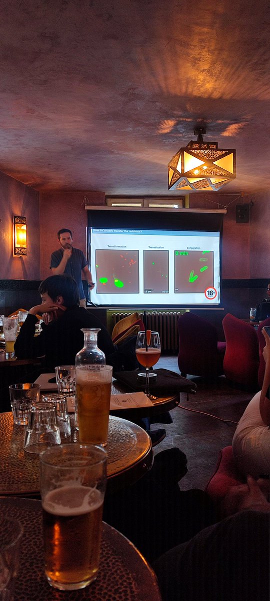 Great talk of @M_AresArroyo on Antimicrobial resistance, definitely a global health problem that should not go unattended. And what's better than talking about science? Doing so over a fresh pint! #PintOfScience