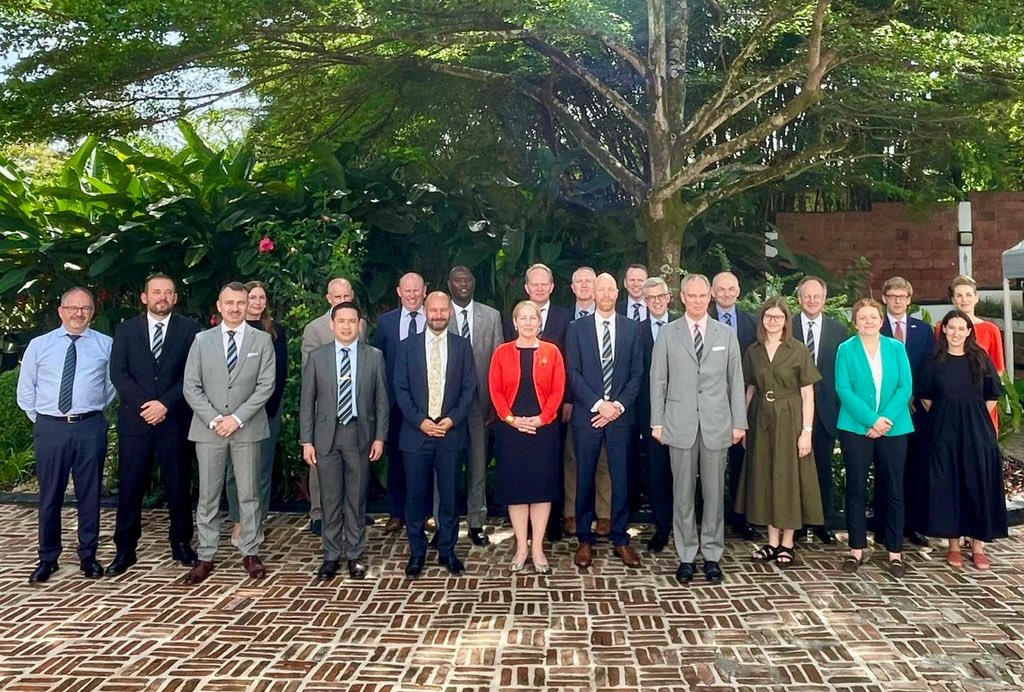 Today @omardaair and @AnnaWilsonFCDO welcomed a cohort from the Royal College of Defence Studies who are visiting #Rwanda this week. The #RCDS visitors will learn valuable insights about 🇷🇼’s strategic priorities. We have ten countries represented! 🇬🇧🇨🇱🇮🇹🇸🇳🇨🇿🇸🇪🇱🇻🇳🇱🇳🇿🇧🇳