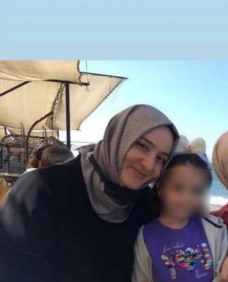 At a young age, Zülal was imprisoned with her mother, Hilal Uysal, for 7 months. Ms. Hilal was arrested again in 2021. Zülal, who was in prison with her mother, is now free, but now she is motherless. Do not justify this cruelty to children..