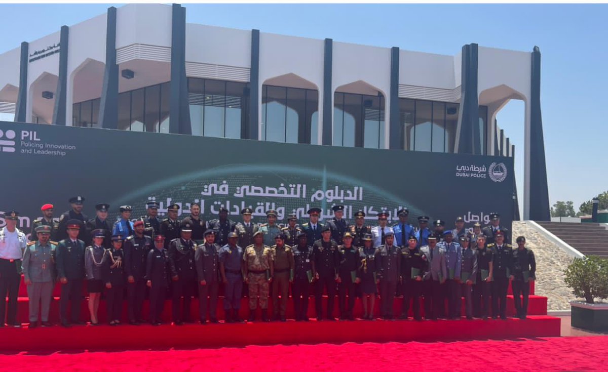 👉Le Capitaine Daher Mouhoumed Osman a effectué du 02 Janvier au 12 Mai ,auprès de la Police de Dubai, une formation certifiante ,à l’issue de laquelle il a obtenu un diplôme professionnel en innovation et leadership. 👉45 participants venus de 31 pays différents ont été formés