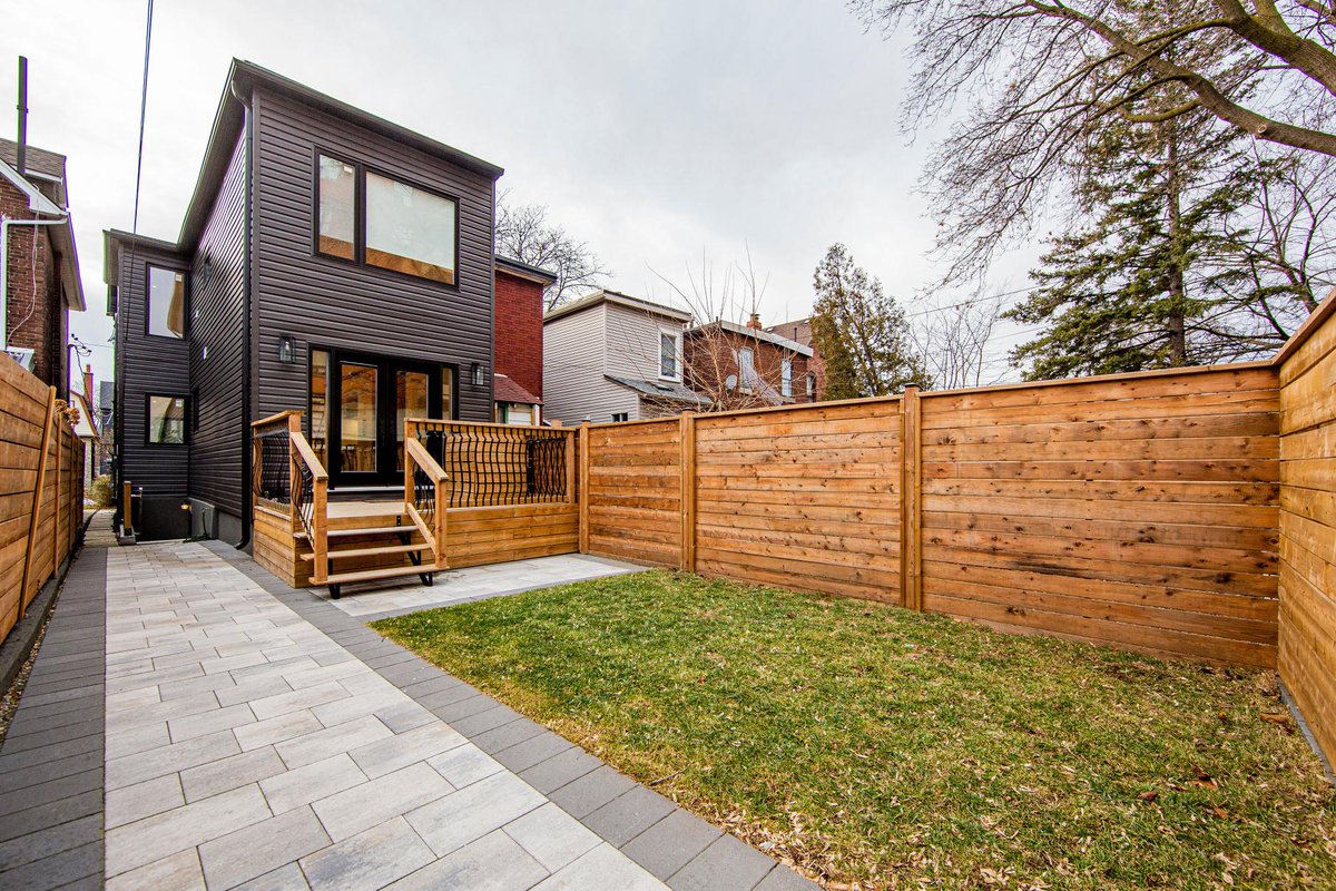 bel_lelli's tweet photo. JUST LISTED FOR LEASE!
85 Gough Ave.
Playter Estates-Danforth
$5400/month

Modern luxury stunning 3-bed, 4-bath home, 2 car laneway parking, renovated in 2021: walker's paradise, steps from TTC, a amenities
#executivelease #chairmansclub2023 #BelindaLelliTeam #toprealestateagents https://t.co/vTJiqTeCiX