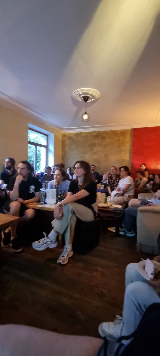 glacegirl's tweet image. And the evening continues with janin pfeiffer talking about why mushrooms should be on our Plates rather sooner than later
#hamburg #pintofscienceDE #pint24 #pint24DE #PintOfScience