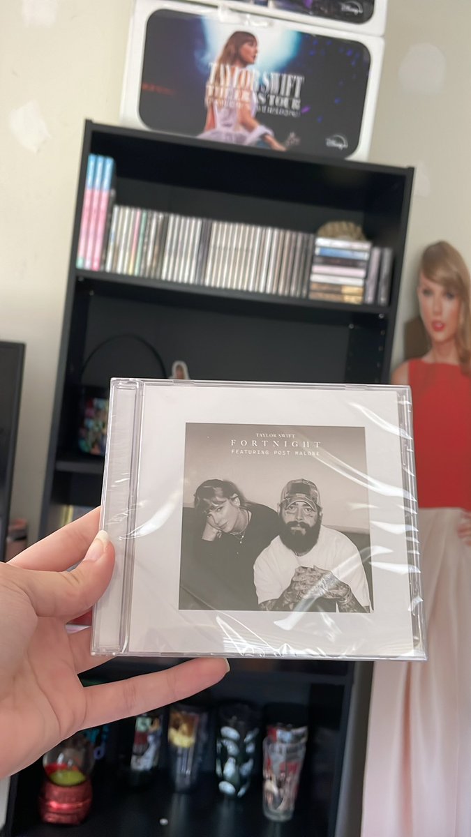 SwiftieLR's tweet photo. MY FORTNIGHT CD IS HERE!!!! SO HAPPY TO BE ABLE TO ADD THIS TO MY CD COLLECTION 🥹🫶🫶🫶 @taylorswift13 @taylornation13 #ForAFortnight #Fortnight #TSTTPD https://t.co/eEVJyZCUdw