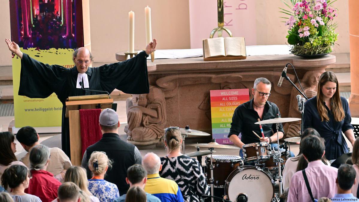 Protestant Church in Germany holds worship service featuring Taylor Swift music. Follow: @AFpost