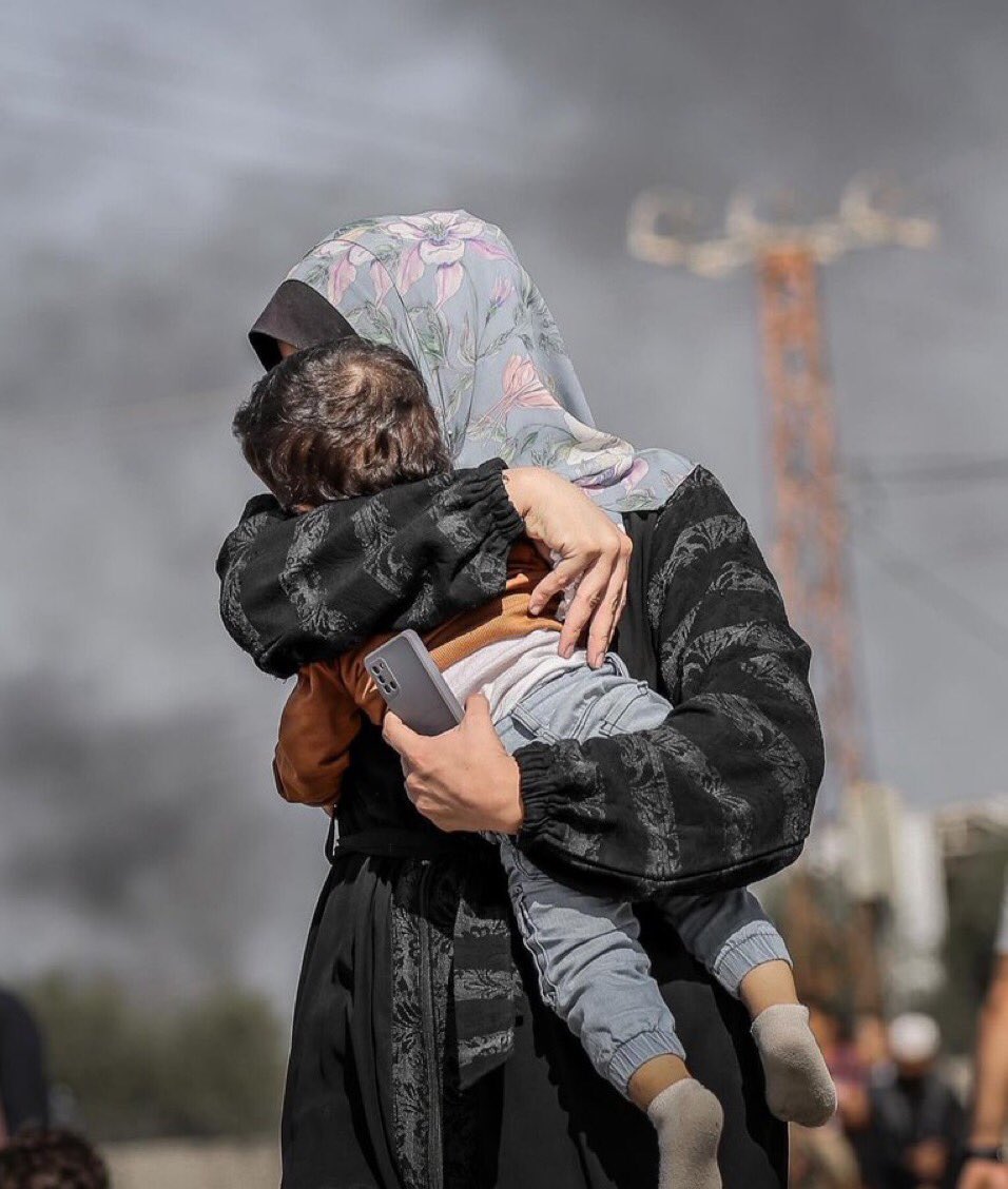 @aybuke_tomris Kaç Gazzeli çocuk öldürdü eski eşin?
İyleşirse kaç çocuk daha öldürecek?
Siyonist olduğunu bilmiyor muydun evlenirken?
Bırak cezasını bulsun ileride çocukların zaten tüm İsraillilere bela okuyacak...