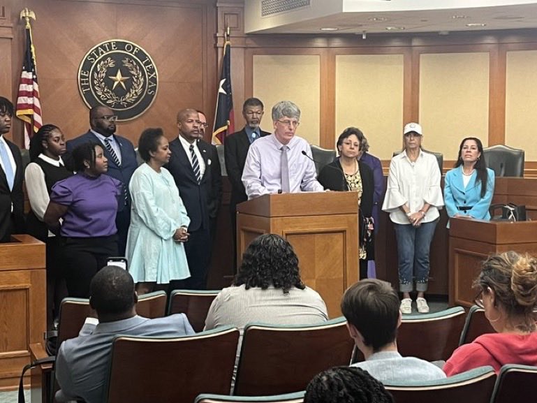 Thank you to @LULAC ⁦@NAACP_LDF⁩ ⁦@txblackcaucus⁩ ⁦@TXSenHispanics⁩ @TexasNAACP @Menendez4Texas @SherylCole1 ⁦@TeamBlackBrown⁩ and many others who participated in this press conference drawing attention to the discrimination motivating anti-DEI SB 17. ✊🏾