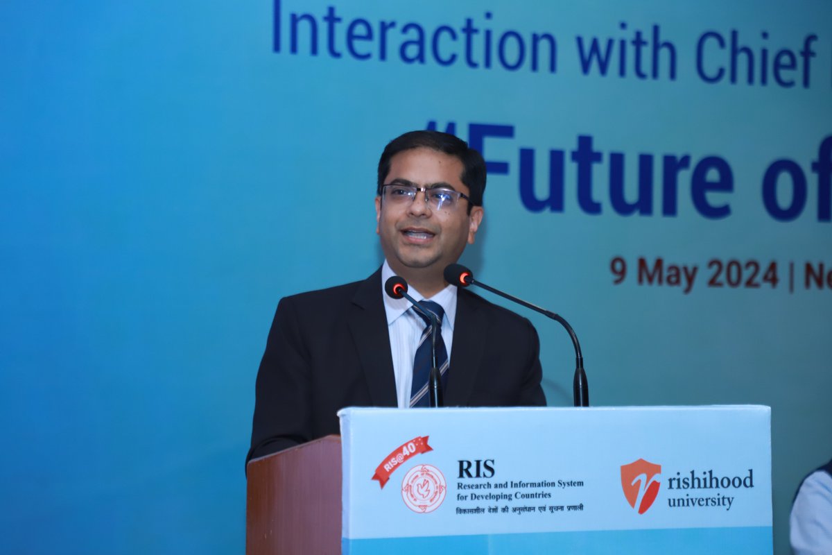 Dr. Sachin Chaturvedi of @RIS_NewDelhi kicked off the event, highlighting India’s startup revolution and its role in job creation. @shobweet , Vice Chancellor of @RishihoodUni, emphasized the critical role of education in preparing students for a dynamic job market.