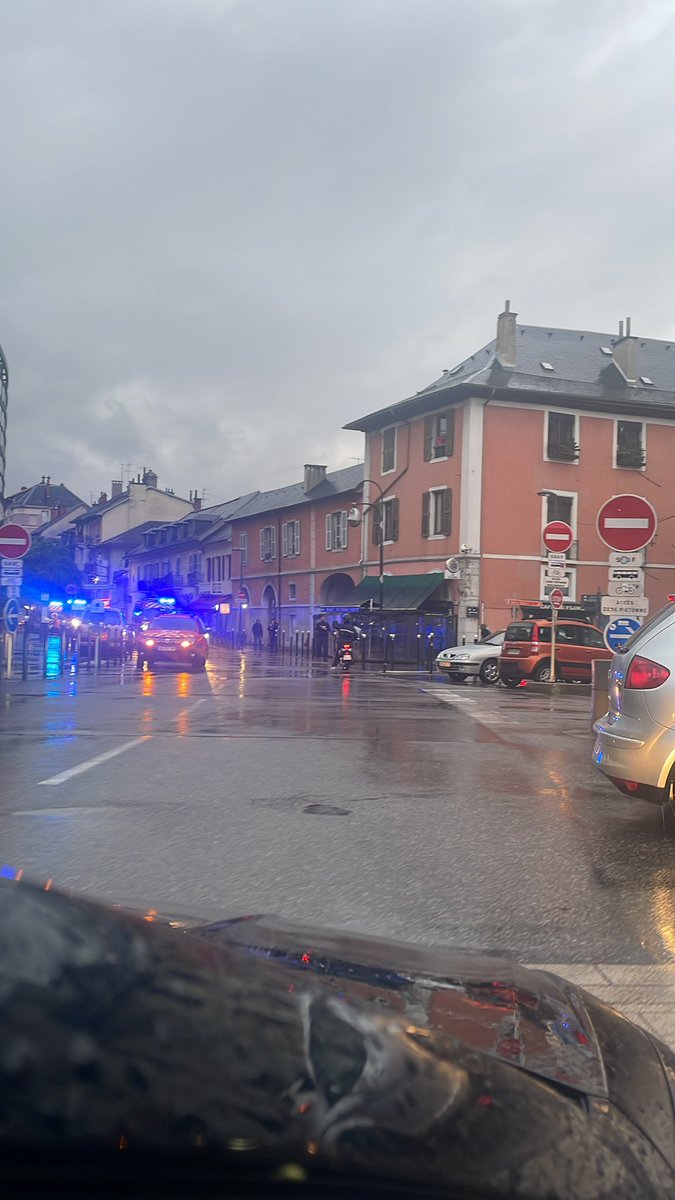 🚨Alerte infos Chambéry Intervention en cours FDO et Sapeurs Pompiers secteur Curial #chambery