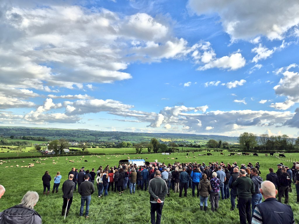 Super views, great farm and a big crowd here at the @IrishGrassland Sheep event on the farm of Margaret and Jack Stevenson, Castlefinn Donegal. @MullinahoneCoop