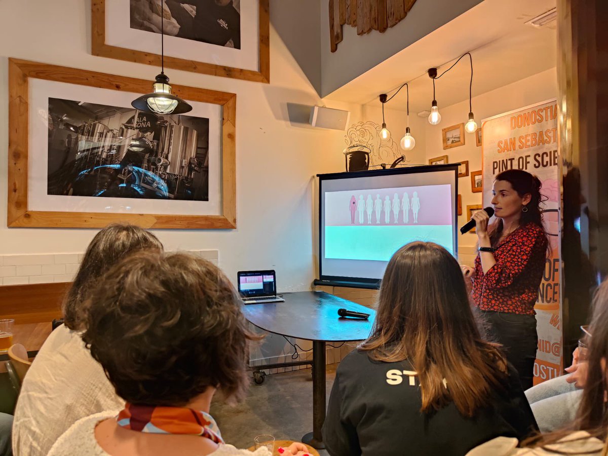 DivulgaDonosti's tweet photo. Terminada la sesión de #nuestrocuerpo para hoy en @malagissonabh  #pint24DSS! Nos vemos mañana a la misma hora en la última jornada de 
@pintofscienceES 🥹
#Pint24ES #pint24 #pint24 #nuestrocuerpo #divulgadonosti #donosti https://t.co/6G2buOp47w