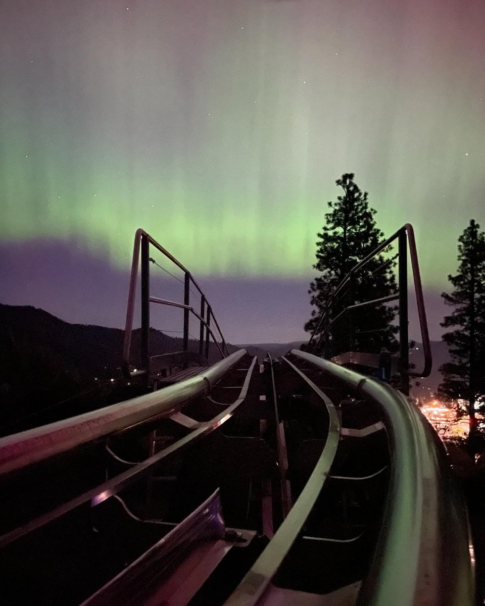The Northern Lights recently swept across the skies of many parks. Here are just a few photos that were shared of this beautiful event!

📸 @HolidayWorld, @leavenworthaprk, and @silverwood4fun

#northernlights #aurora #auroraborealis #coasterchitchat #amusementpark #waterpark