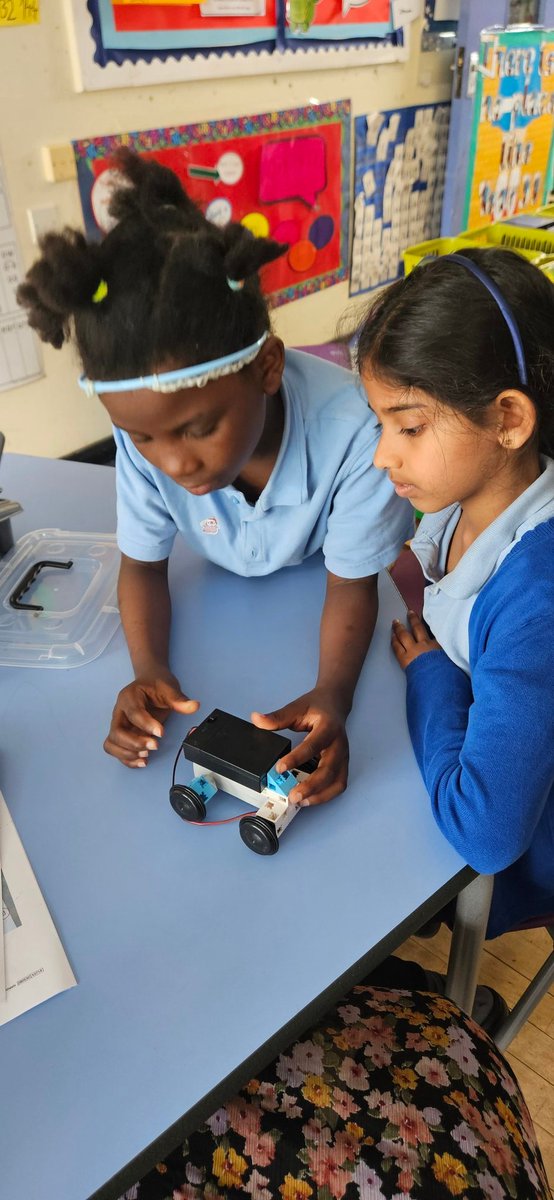 marys_rc's tweet photo. Blwyddyn 3/4 have thoroughly enjoyed exploring and building their physical devices today using #ArtecRobo @CollectiveLearn 
#BCAScience 
#completelyhooked 
#teamworkmakesthedreamwork https://t.co/ZucJpKkgW3