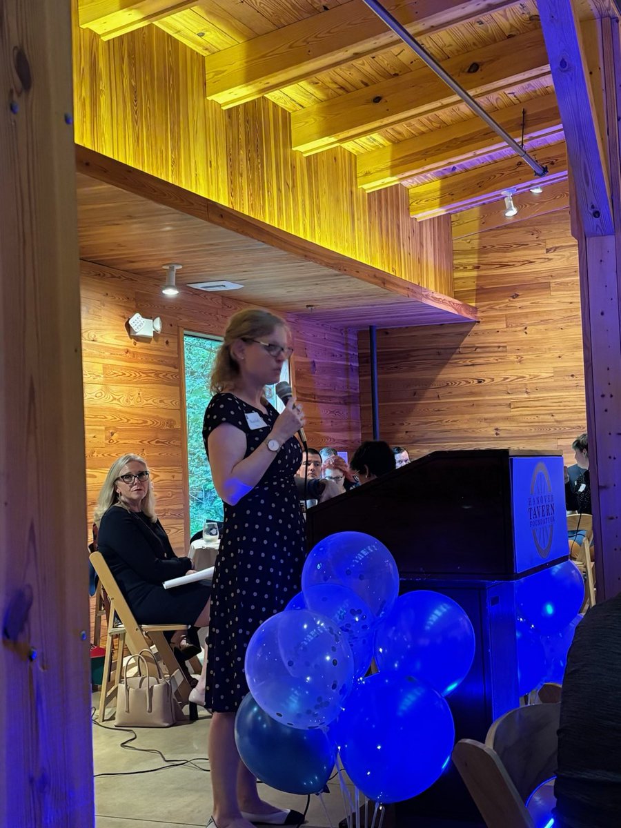 What a fun Friday night with the @HanoverVADems at their Blue Moon Bash! Congrats to @RachelAnneLevy and her committee for a successful event with great speakers like @AnneHolton @SenatorHashmi @ShannonTaylorVA