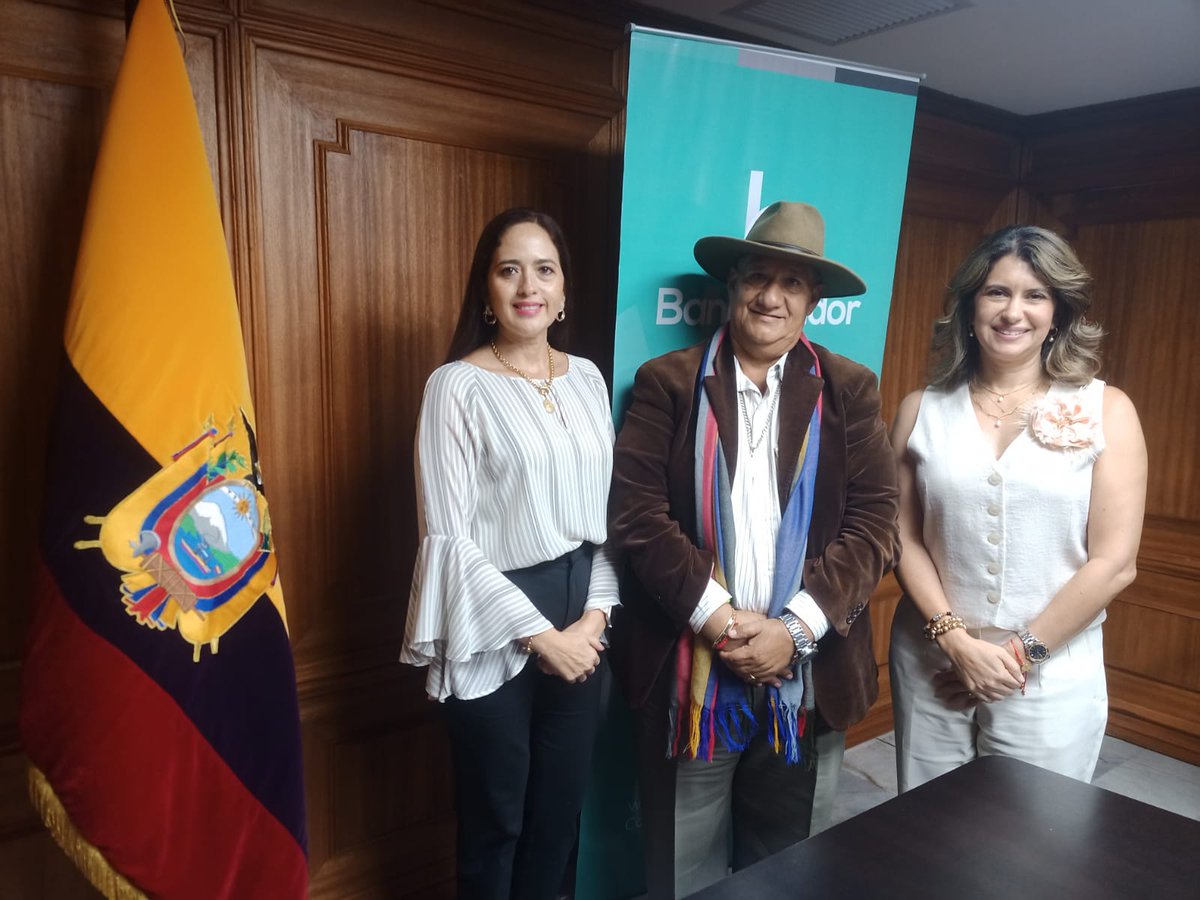 FENOC_ECUADOR's tweet photo. En Quito, Fernando Samaniego, presidente de @FENOC_ECUADOR, se reunió con la magister Maricela Vera Crespo, gerente General de @BanEcuadorBP y la Ing.  Paola Aguilar, subgerente de la misma entidad. Samaniego, Vera y Aguilar, dialogaron sobre el trabajo a realizar en pro del agro https://t.co/WQMNsr79pr