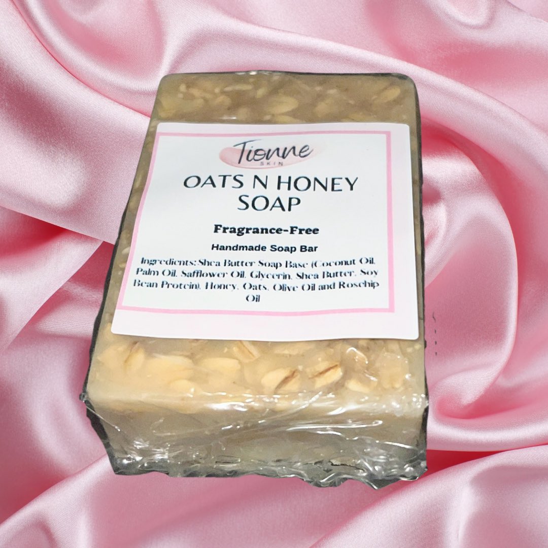Oats N Honey Soap is a gentle moisturizing  all-natural soap

Key Benefits:
-Helps to reduce inflammation, dryness, irritation and itching
-Gently cleanses skin
-Does not dry out skin!
-Helps reduce excess oil on skin
-Ideal for dry skin, eczema, psoriasis and dermatitis