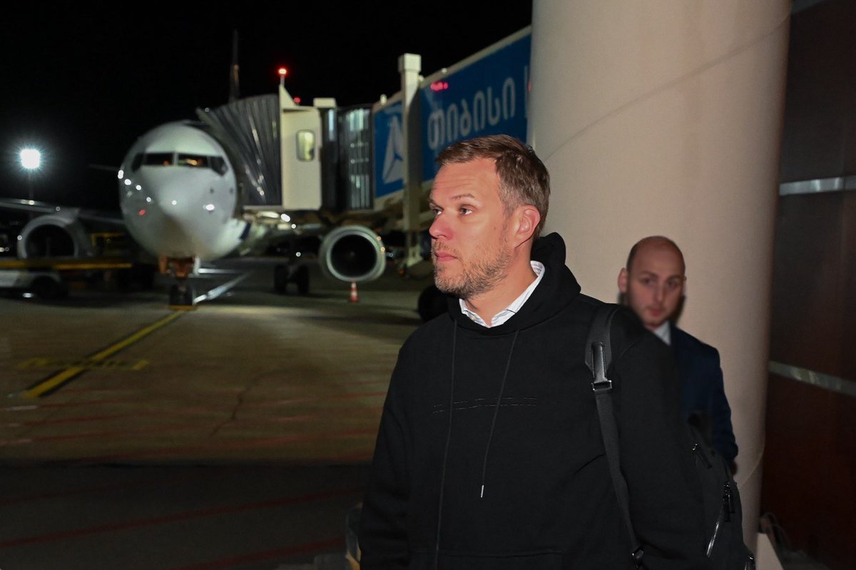 Landed in Tbilisi, where another battle for democracy, freedom
and European future is taking place. 🇬🇪🇪🇺 
Follow this thread for updates 🧵👇