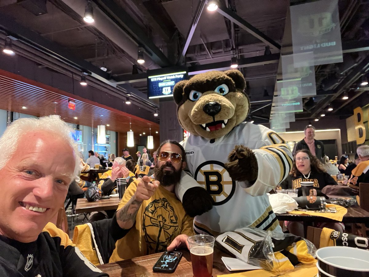 rocknrollroofer's tweet photo. @NHLBruinsSTH let’s Go!! https://t.co/mBDdLfYmMB