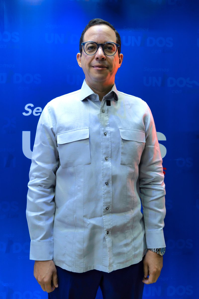 SeguimosUnidos's tweet photo. Muchos proyectos de cambio fueron puestos en marcha en estos 4 años y el apoyo de @luisabinader ha sido crucial para lograrlo 🚀 Así lo comenta @SigmundFreund, director general de @DGAPPRD, esta noche 👏🏽

▶️ Enlace en bio

#ElCambioSigue #Luis24 https://t.co/dHqVl5LpNH