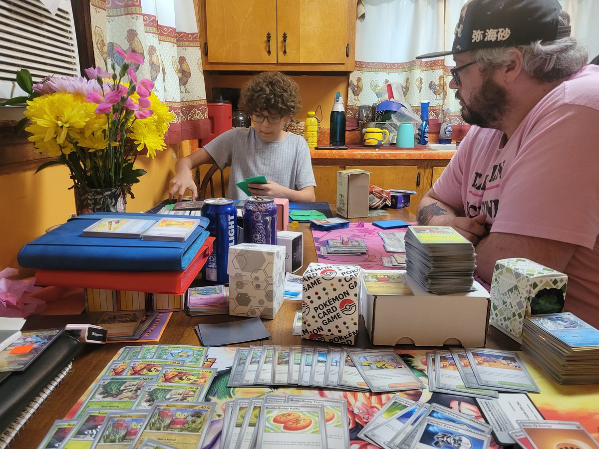 Brent getting his weekly coaching from @Plutonicly 💪🏾 Testing to find the plays for #NAIC2024 ⤵️ and don't mind me messing with Festival Lead 🍃 Grookey my guy, gotta build it #pokemontcg #coachingsession #practicemakesperfect #funkymonkey