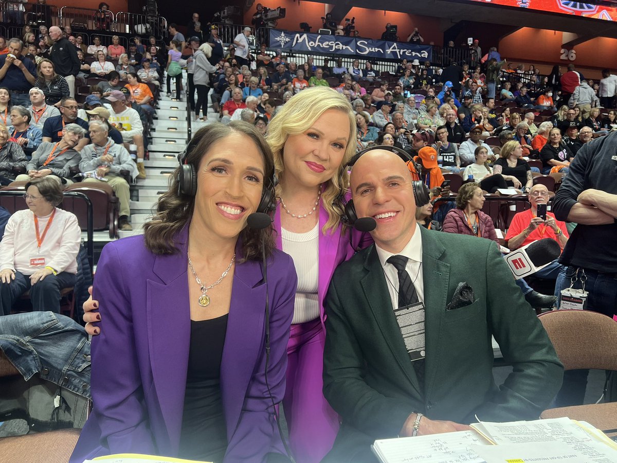 3 of the great loves of my life! @wnba @RebeccaLobo @RyanRuocco PASSION project tips off tonight! 7:30 ESPN