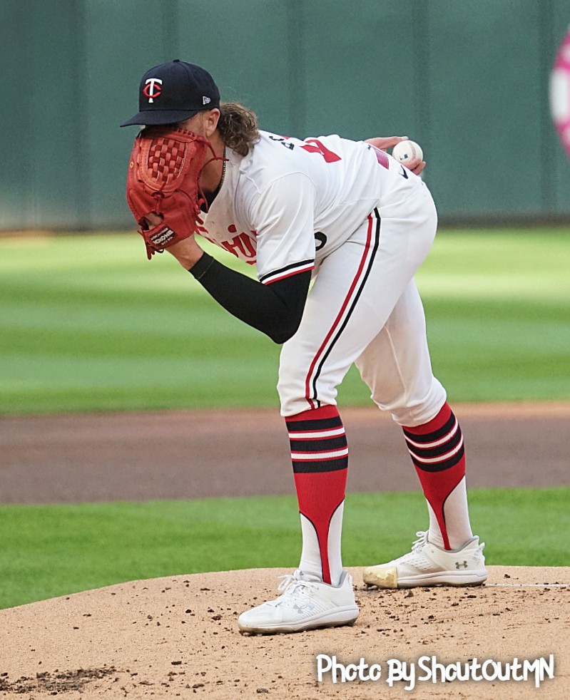 Here is tonight's pitching matchup for @Twins vs @Yankees 
NYY LHP Carlos Rodon (3-2; 3.56 ERA)
MIN RHP Chris Paddack (4-1; 4.34 ERA)