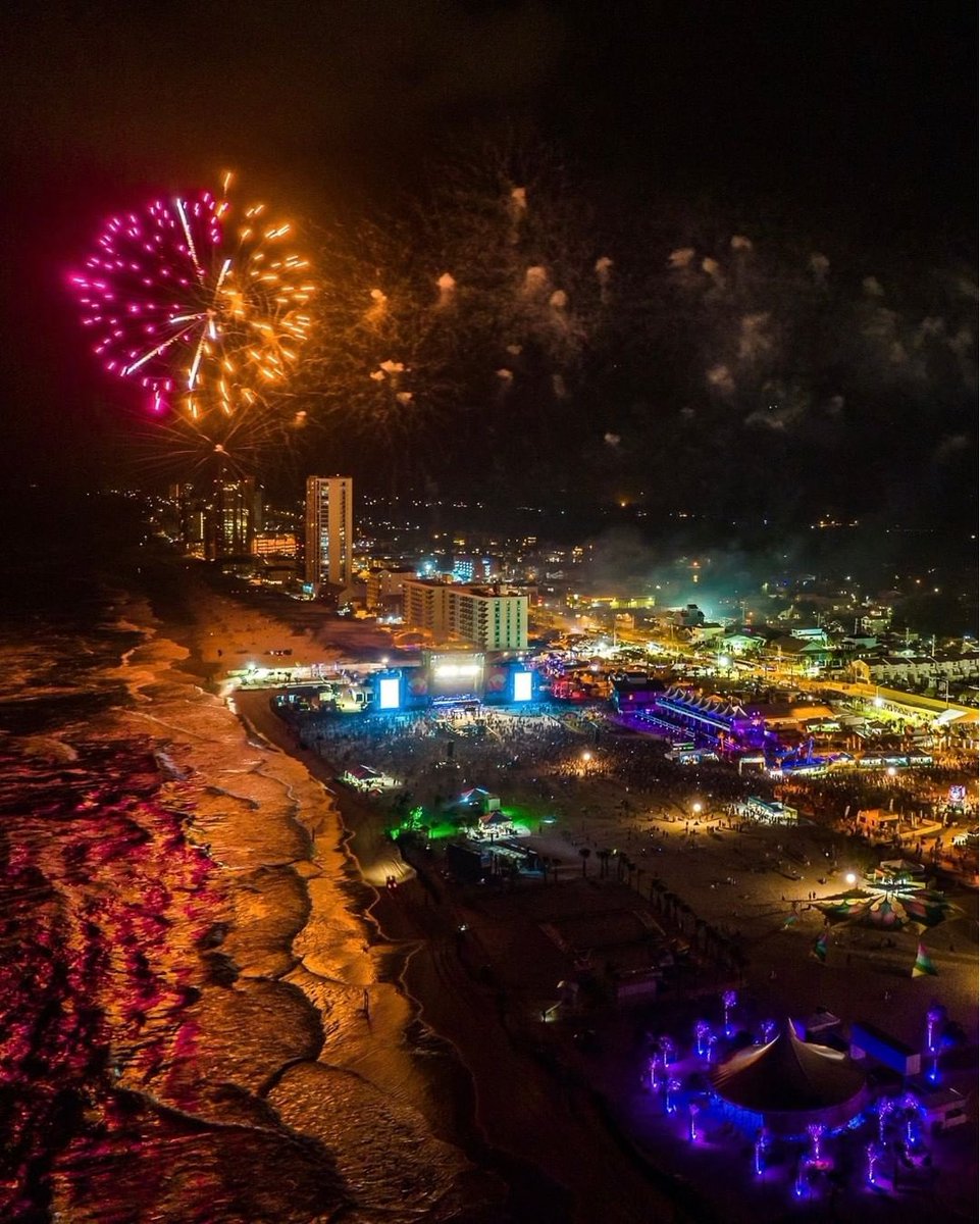 Day vs night 🌅 Only 3 more days ‘til we’re back at the beach 🤙 #hangoutfest 📸: @hangoutfest - @aegpresents