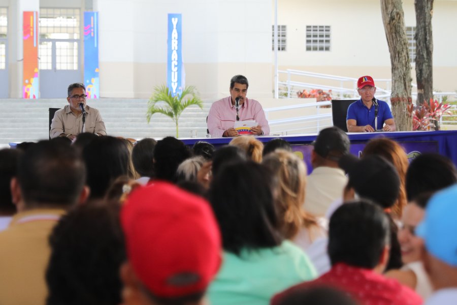 #Ahora Pdte. @NicolasMaduro: Cada liceo debe tener un conuco; porque desde joven hay que aprender a producir, a sembrar, que aprendan el valor de trabajar con las manos. #14May #VenezuelaVaPaArriba