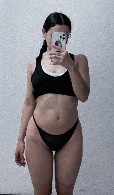 &iquest;As&iacute; o con menos ropa? 😳 https://t.co/BuFYF2n00j