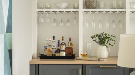 5 Stylishly Compact New Home Bars houzz.com/magazine/5-sty…