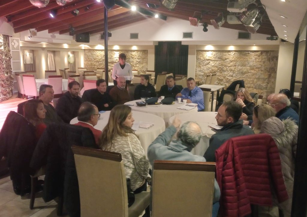 AliciaBeningaza's tweet photo. 👮🏻‍♂️ Vecinos de #LaPuntilla nos reunimos con el jefe departamental de Luján, el comisario de la seccional 30 y representantes de Relaciones con la Comunidad para conversar sobre estrategias para combatir la inseguridad y generar una zona más tranquila.

Gracias por su compromiso! https://t.co/A1t9keiU5k
