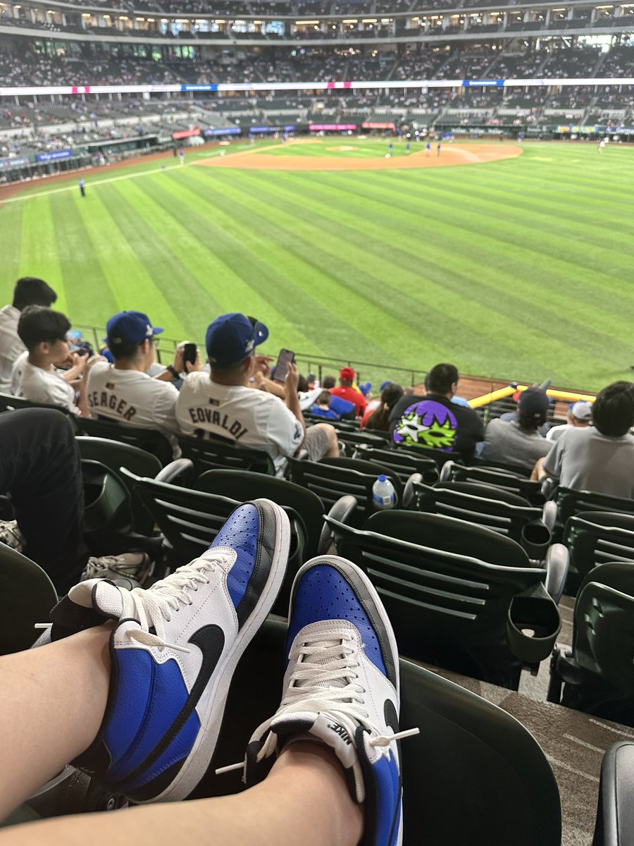 Gotta show the #kotd ❤️💙⚾️#yoursneakersaredope #wearyoursneakers #SNKRS #Nike #KOTD #StraightUpTX