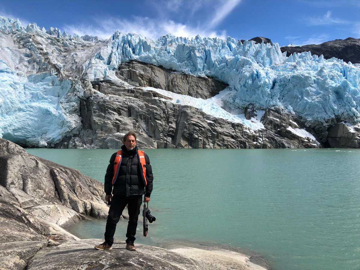 Hoy me acordé de esta foto tomada en el glaciar Leones de la región de Aysén por la noticia de Venezuela, que se convirtió en el primer país en quedarse sin glaciares. 

La humanidad vivirá su mayor crisis por la escasez de agua a consecuencia del #CalentamientoGlobal, por ello