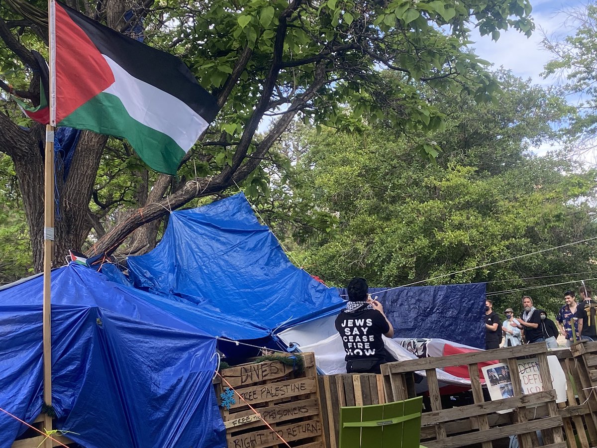 UNM #FreePalestine solidarity encampment prepares to hold down camp in the face of a 5pm order to clear out.

The camp is principled and peaceful… in contrast to admin’s slander.

Beautiful community norms, a free library and making links to #LandBack on Turtle Island