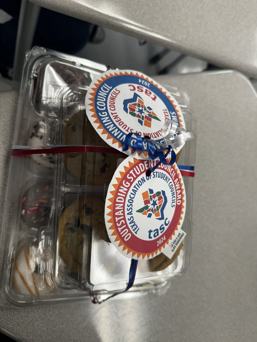 Thank you @_MHSSTUCO for our delicious treats for our kiddos! What a nice surprise for them! You all are RAMazing! @Montwood_MS @CISElPaso @AnaPlayer_MHS