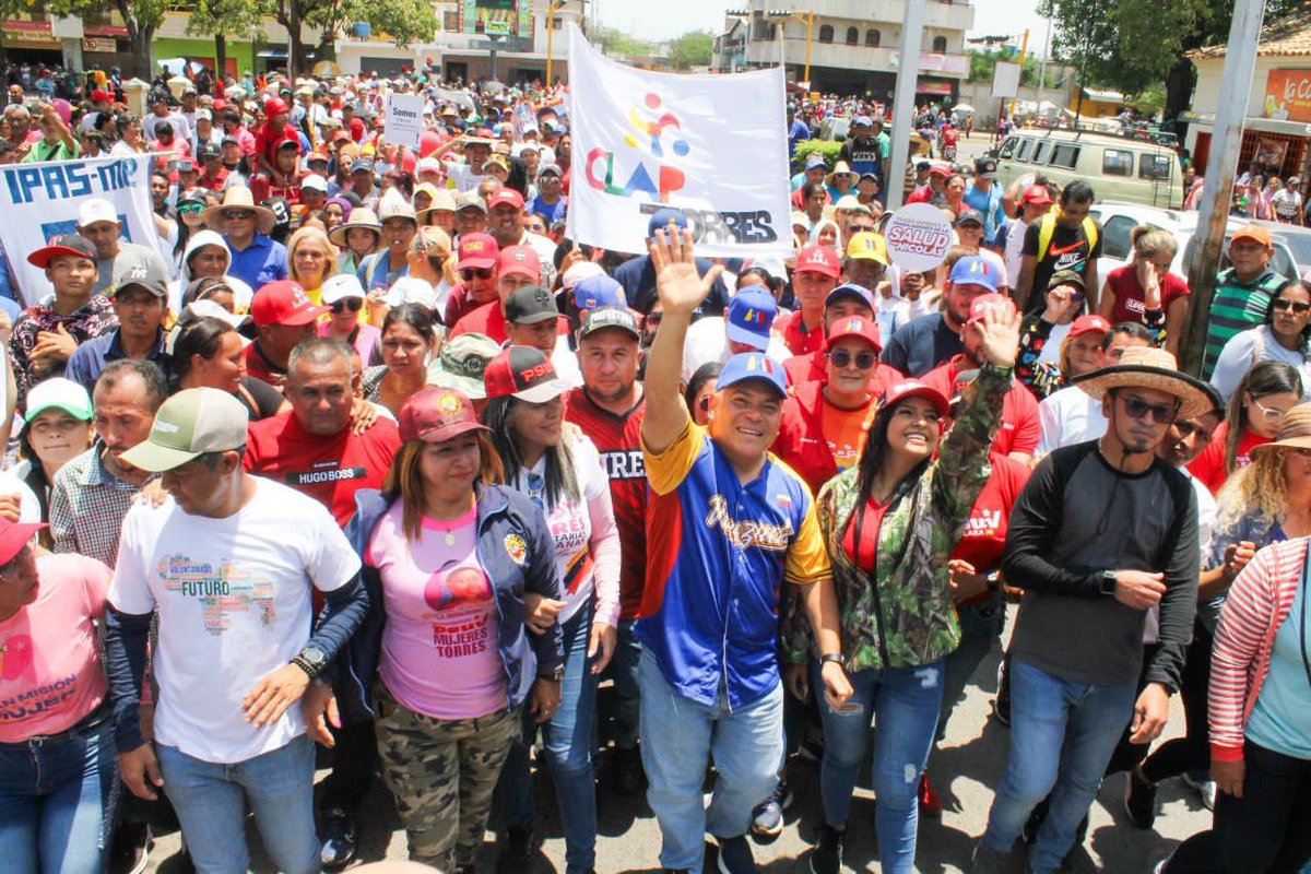 ¡Na' Guará! Una gigantesca marcha del pueblo de la parroquia Trinidad Samuel, municipio Torres, en el estado Lara, que a una sola voz exige: ¡Biden, levanta las sanciones ya! #VenezuelaVaPaArriba con la unión de todos los que amamos esta tierra de gracia. Felicitaciones a todo el