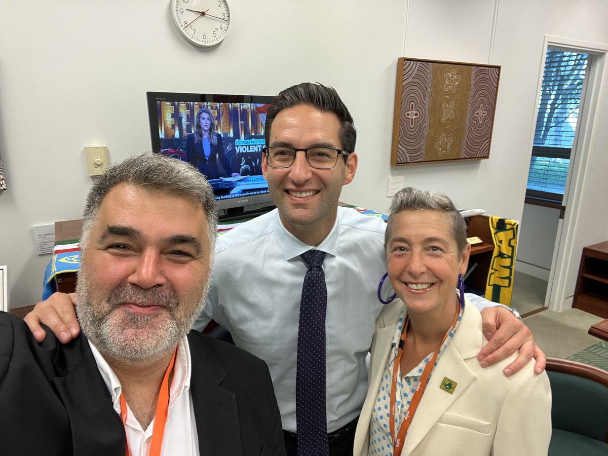 So grateful to @joshburnsmp for always making time for the @ASRC1. Today @janafavero and I were able to brief him in detail on our grave concerns around his governments deportation and entry ban bill and how the entire refugee community and sector wants to see this bill stopped.
